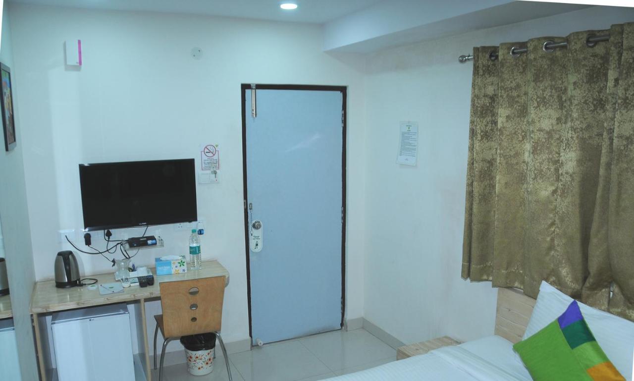 Hotel Pratz Inn Hyderabad Exterior photo