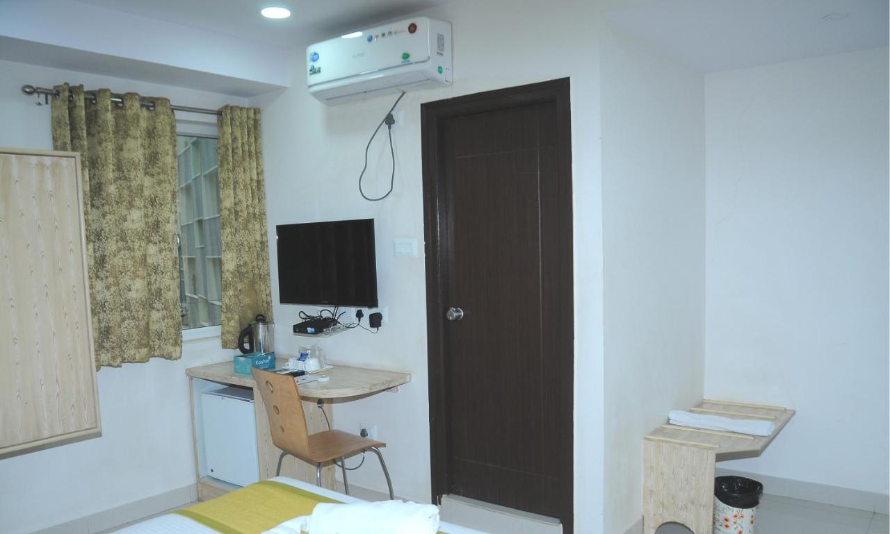 Hotel Pratz Inn Hyderabad Exterior photo