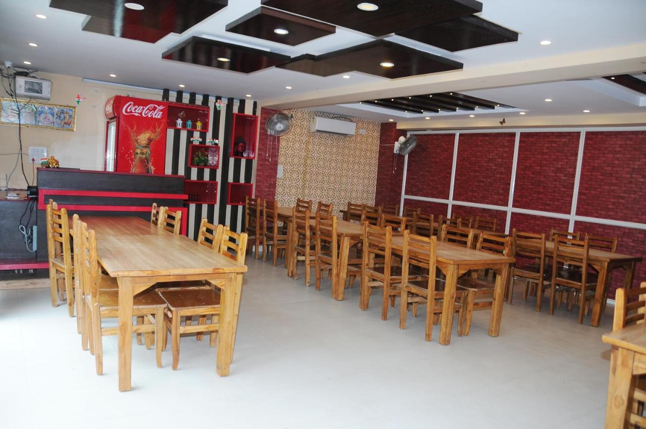 Hotel Pratz Inn Hyderabad Exterior photo