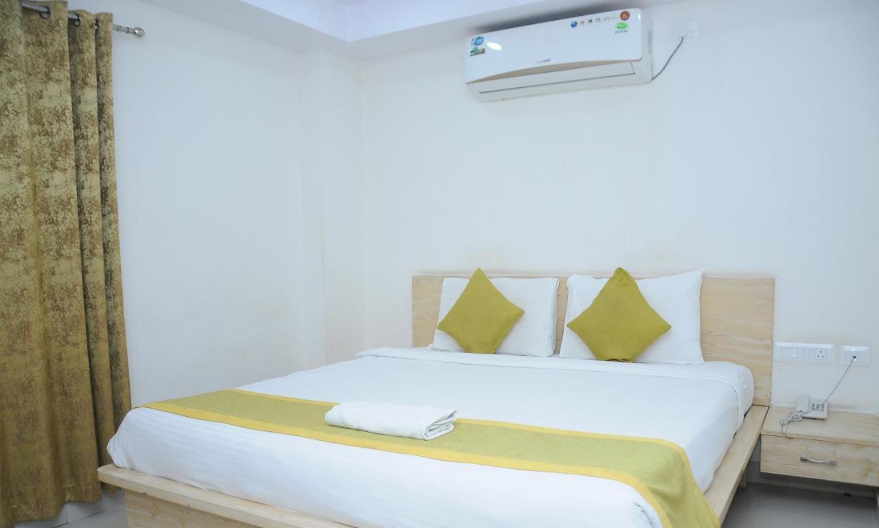 Hotel Pratz Inn Hyderabad Exterior photo