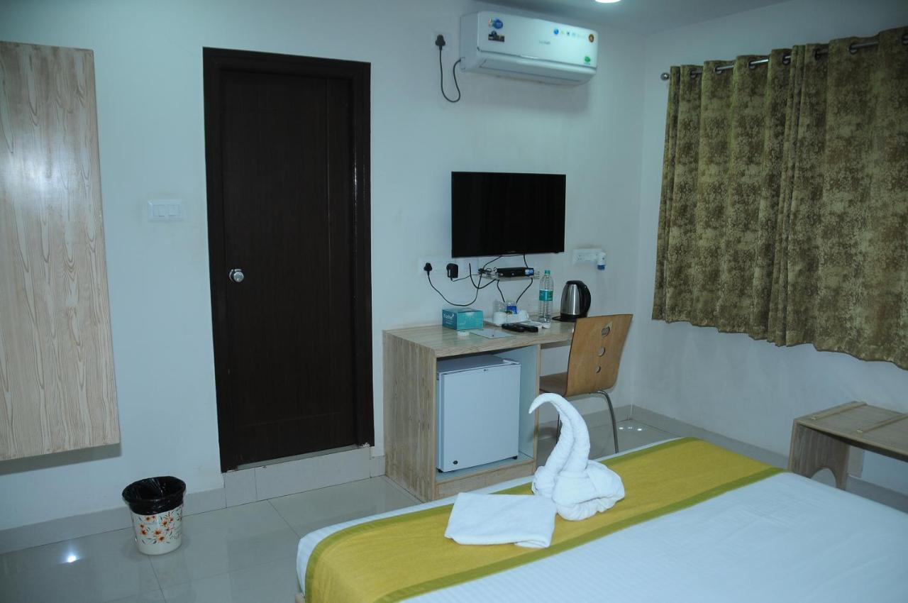 Hotel Pratz Inn Hyderabad Exterior photo